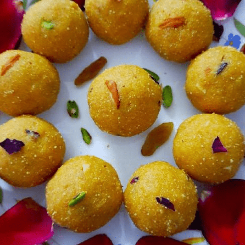 Besan or Suji  ke Ladoo