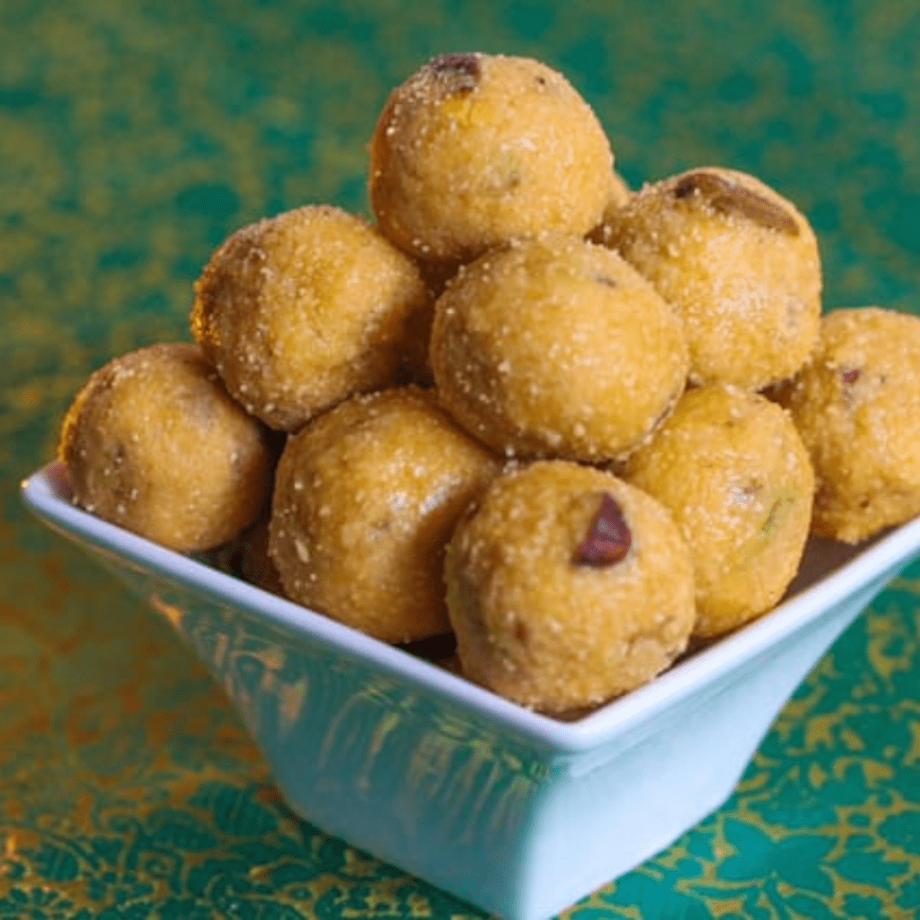 Besan or Suji  ke Ladoo